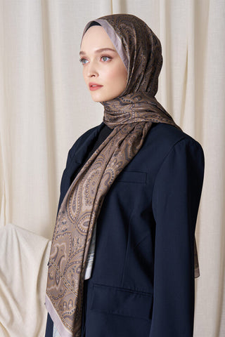 Sebanur Keskin Historical Victorian Desen Şal-Yeşi