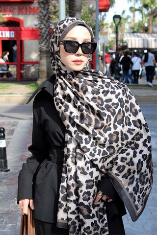 Büşra Sarıcalar Historical Leopar Desen Şal - Bej