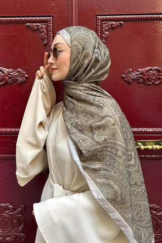 Sebanur Keskin Historical Victorian Desen Şal-Yeşi