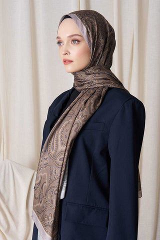 Sebanur Keskin Historical Victorian Desen Şal-Yeşi