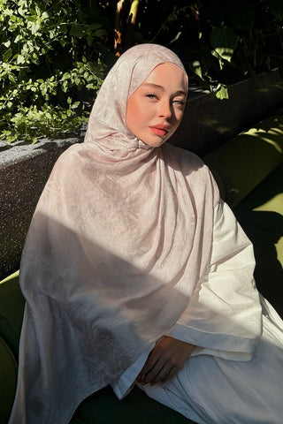 Premium Glow Jakar Şal Dama - Bej